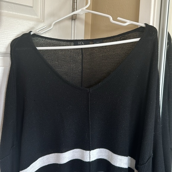 Color Block Sweater - Picture 4 of 4
